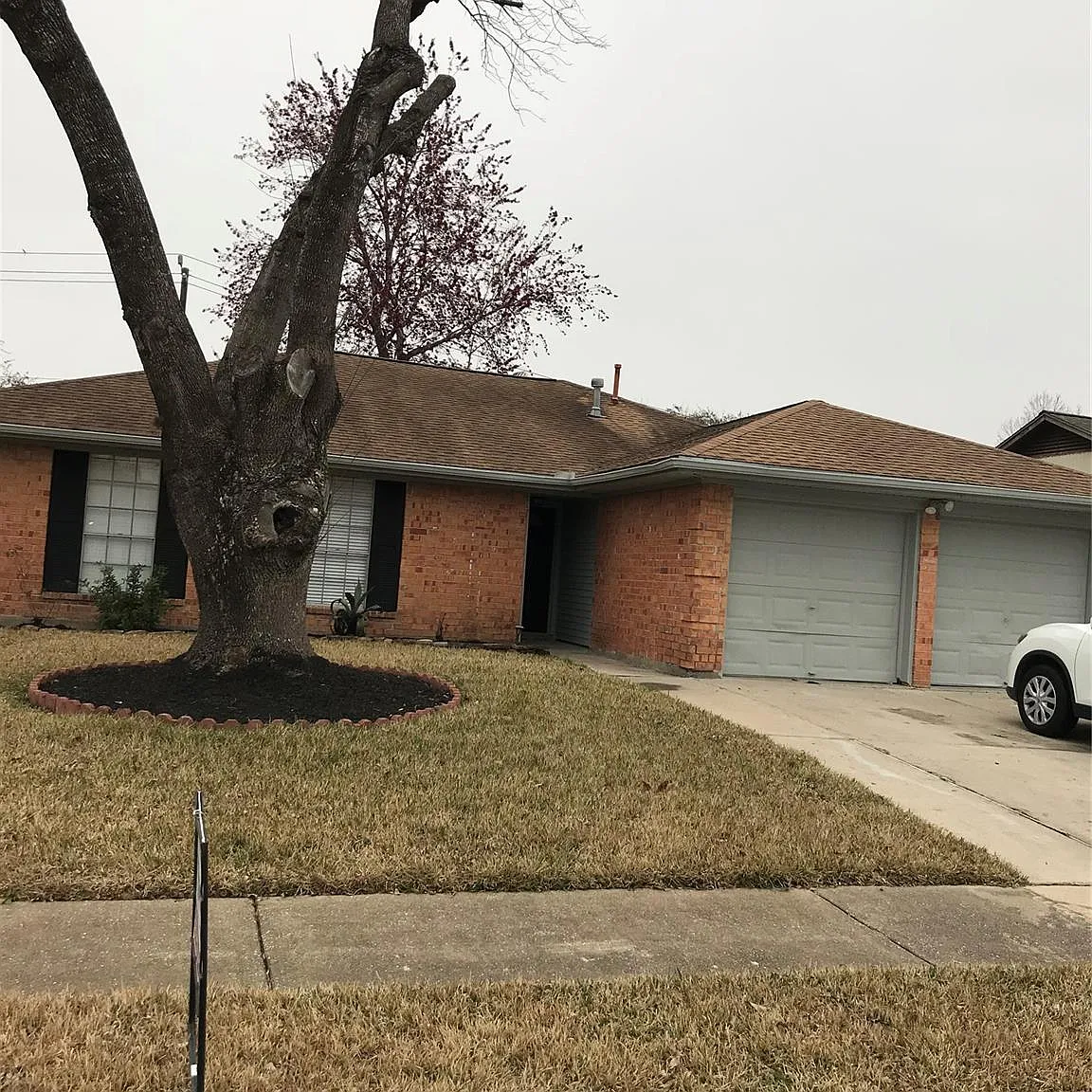 3 bed, 2.0 bath, 1353 sqft, $1,825 — Photo 3