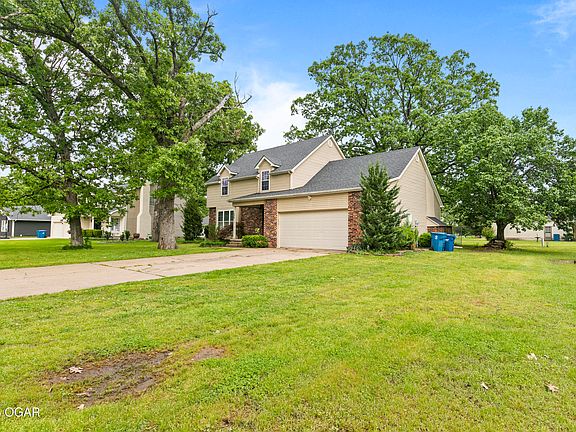 3rd image of 328 Briarbrook Dr