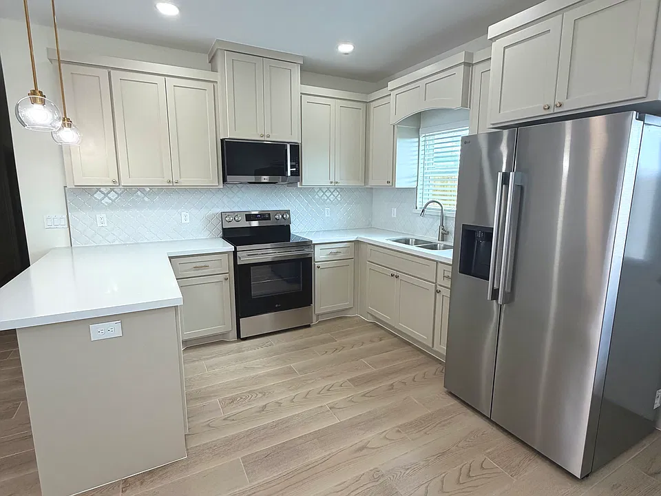 1212 S Bayou Ave #4