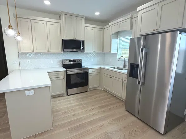1212 S Bayou Ave, Edinburg, TX