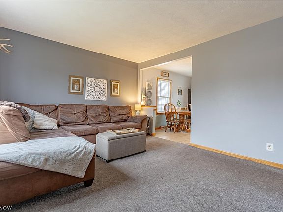 4th image of 3838 Taft Ave NE