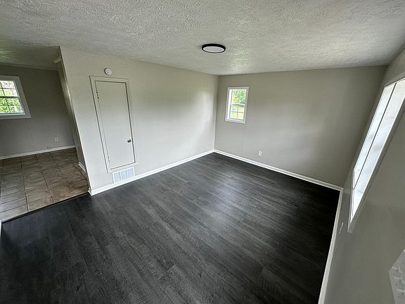 3rd image of 550 Westside Dr