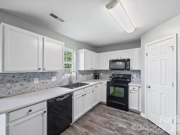 512 Gentle Breeze Ln, Rock Hill, SC 29730