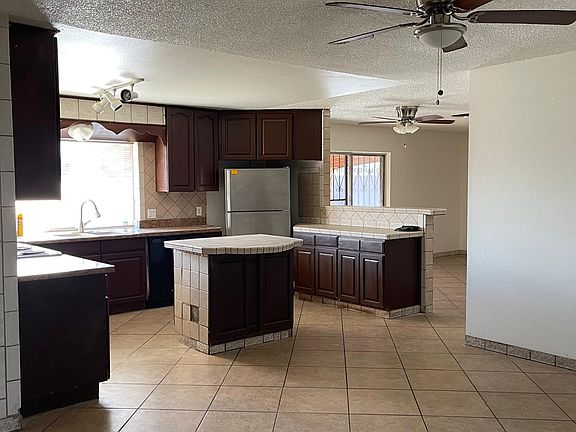 2nd image of 8119 W Glenrosa Ave