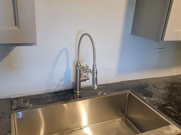 5th image of 8034 Antoine Dr APT 130