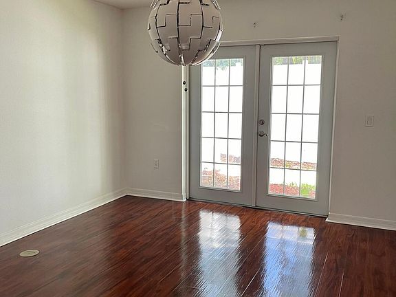 4th image of 7034 Saint Ives Ct