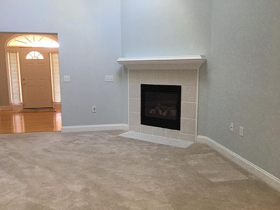 4th image of 1056 Westport Dr
