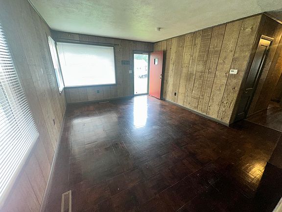 4th image of 935 Lorine Ln
