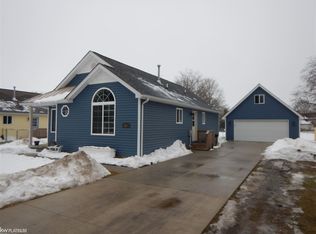 641 Golfview Ave, Algonac, MI 48001
