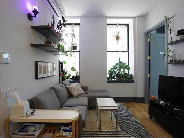 23 Menahan Street image 2 of 12