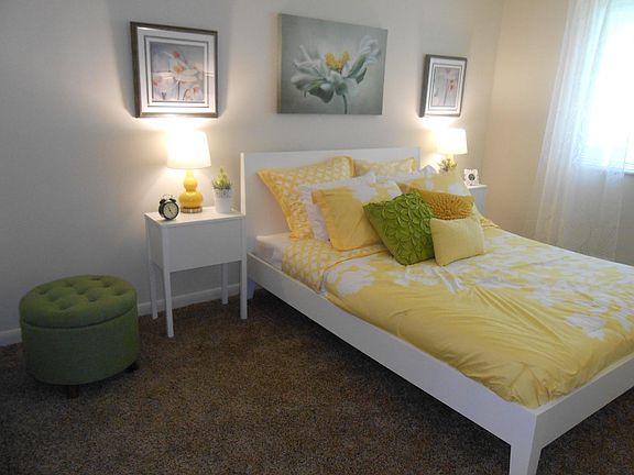 5th image of 260 Fieldstone Dr APT 8