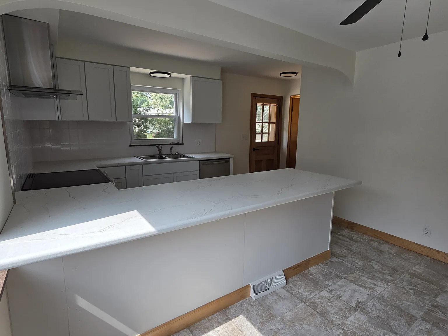 4 bed, 1506 sqft, $2,200 — Photo 2