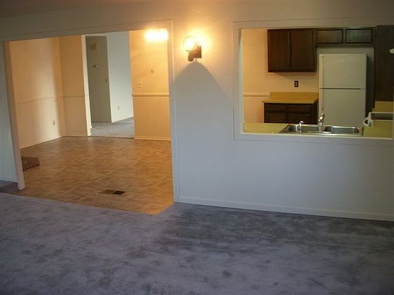 5th image of 1071 Glen Martin Dr