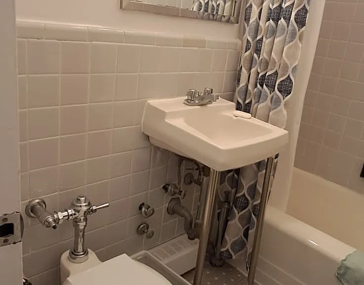 210 E 47th St #7A — Photo 6