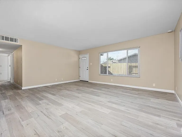 1401 Garfield Ave — Photo 6