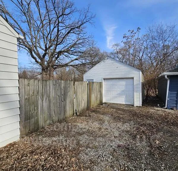 7209 Catherine St — Photo 3