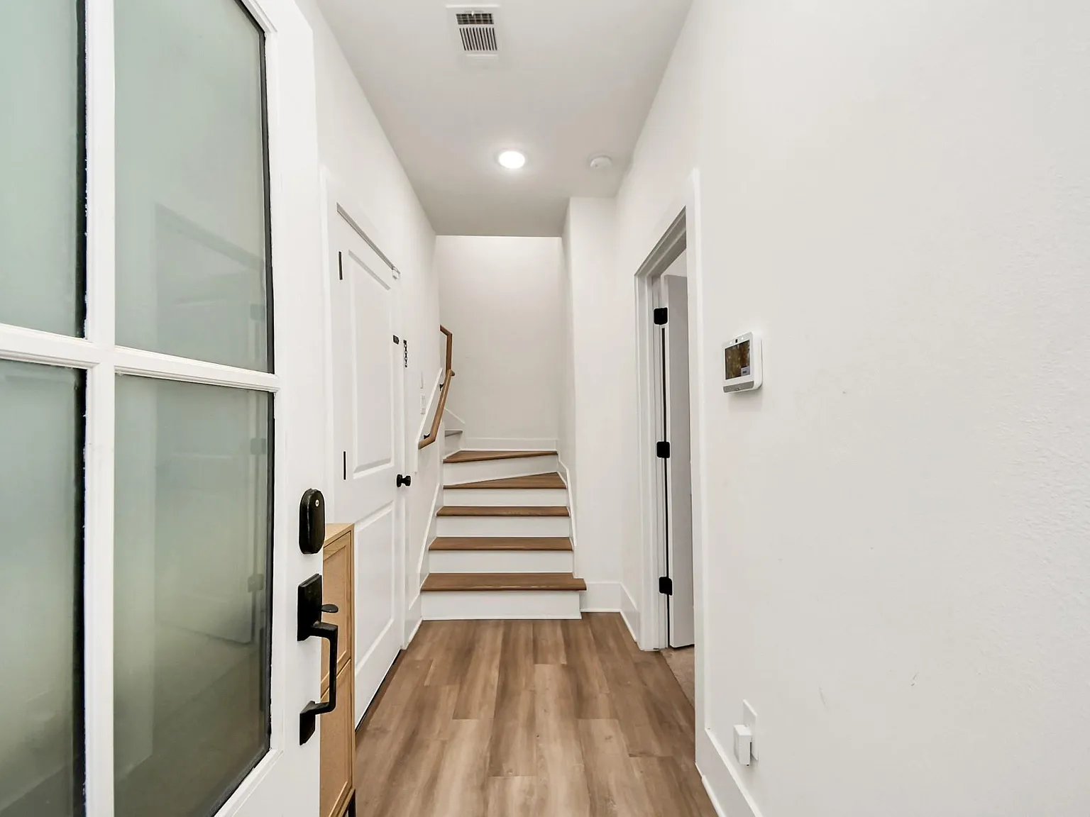 3 bed, 3.5 bath, 1888 sqft, $2,950 — Photo 4