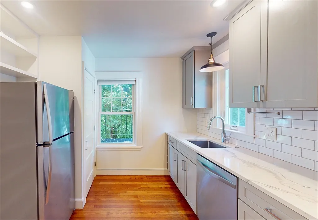 2 bed, 1.0 bath, 800 sqft, $3,000 — Photo 1