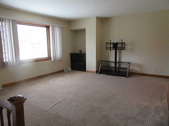 5th image of 4016 Lincoln Way