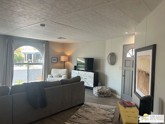 4th image of 245 Laredo Dr
