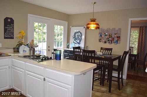 4th image of 4394 Lakewood Dr