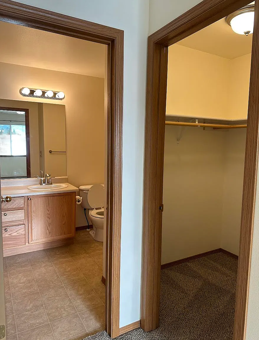 2 bed, 1000 sqft, $1,665 — Photo 3