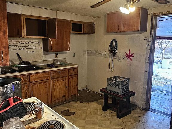 4th image of 5849 E 400 S