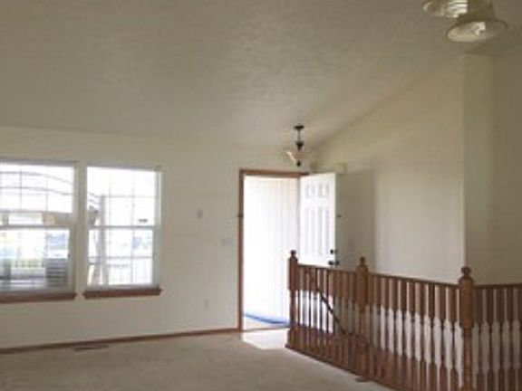4th image of 1604 E Grassland Ct