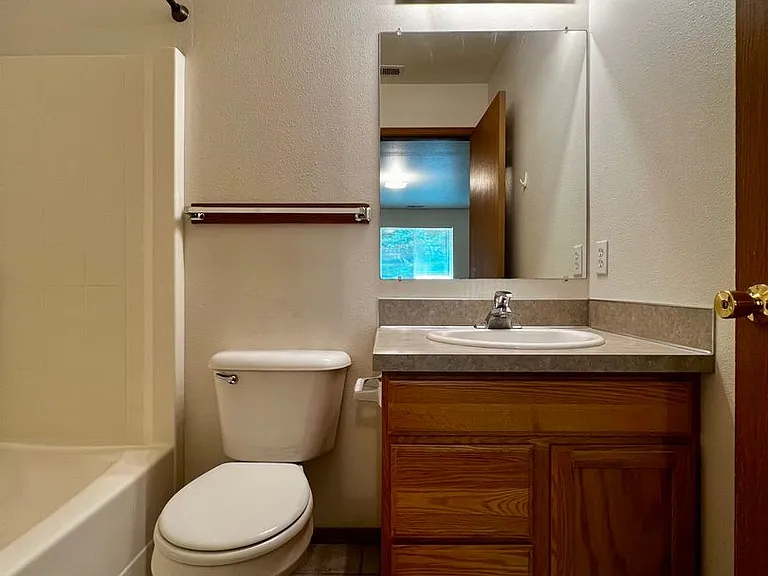 1309 S 75th Ave — Photo 15