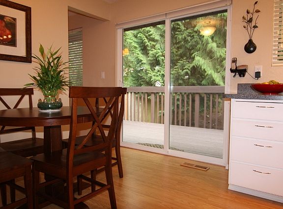 4th image of 714 218th Ave NE