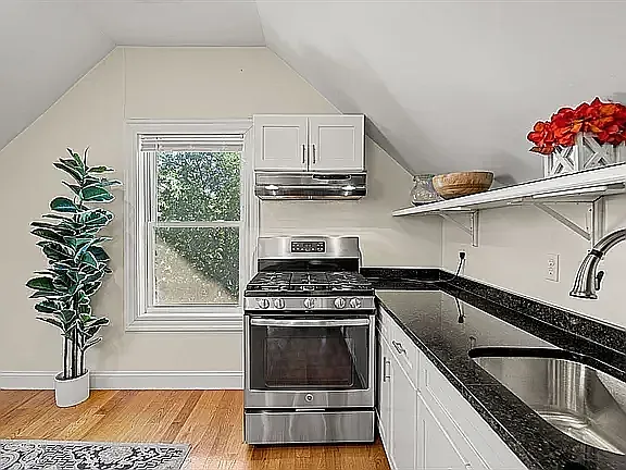 1 bed, 450 sqft, $2,400 — Photo 4