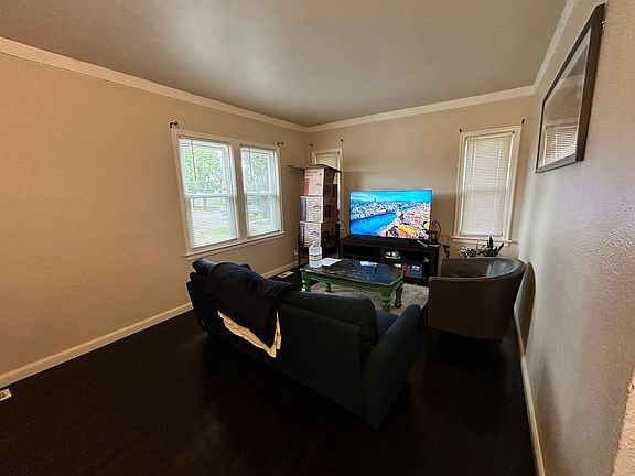 4th image of 442 Custer Ave