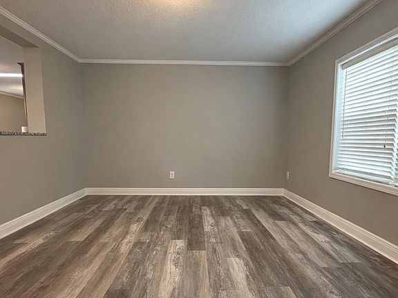 4th image of 18398 Magnolia Est