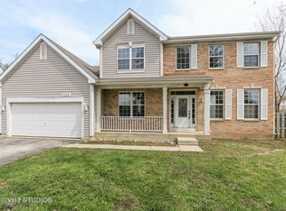 215 S Hunt Club Rd, Gurnee, IL 60031