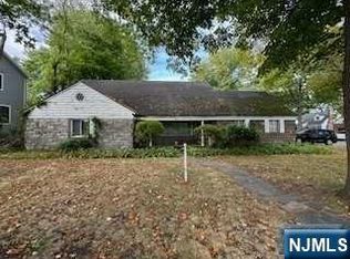 492 Queen Anne Rd, Teaneck, NJ 07666