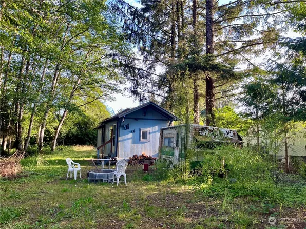 1075 Pine Street, North Cove, WA 98547