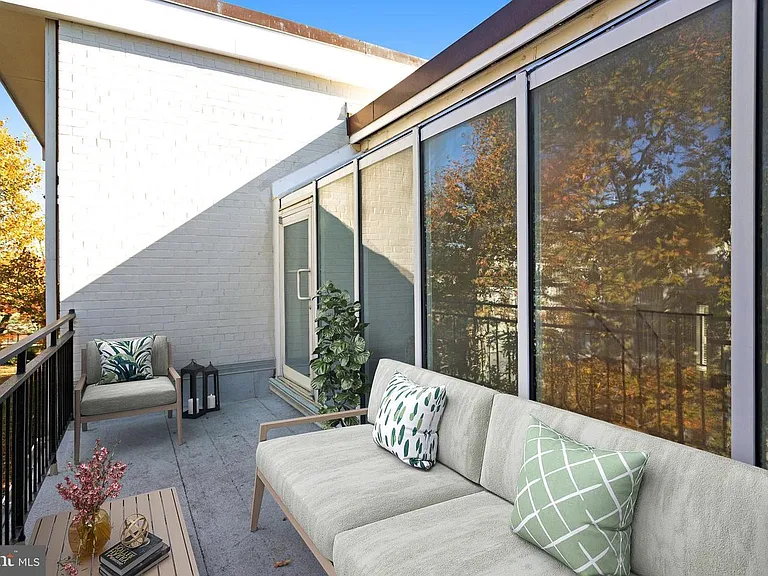 42 G St SW — Photo 7