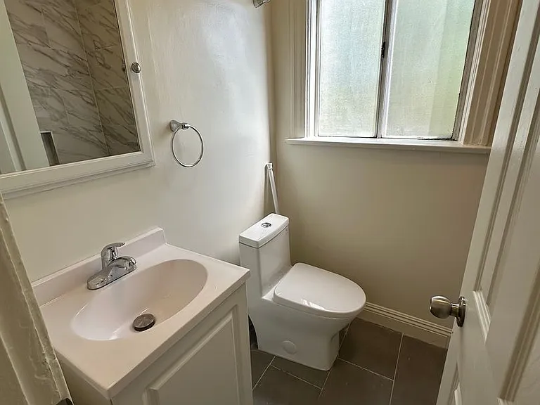 South LA Urban Apartments — Photo 15