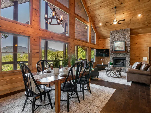 42 Little Creek Overlook Dr, Blue Ridge, GA 30513