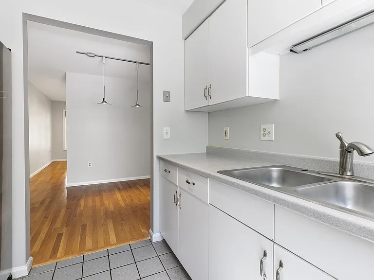 8 Locust Ln #4 — Photo 16
