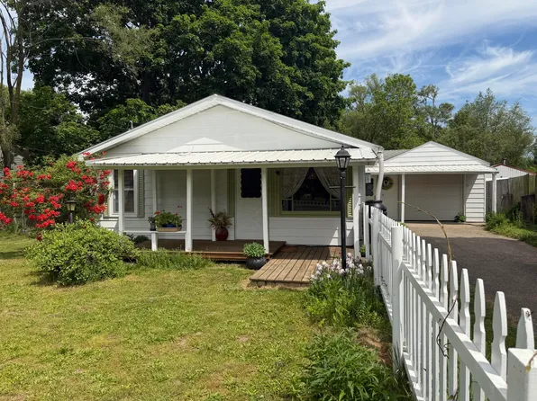 2831 McKinley St, Kalamazoo, MI 49004