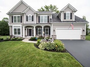 40 Whitespire Ln, Webster, NY 14580