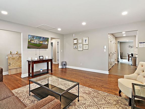 4th image of 1700 N Linden Ave