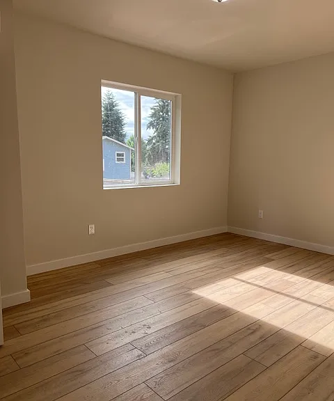 910 Hardcastle Ave — Photo 10