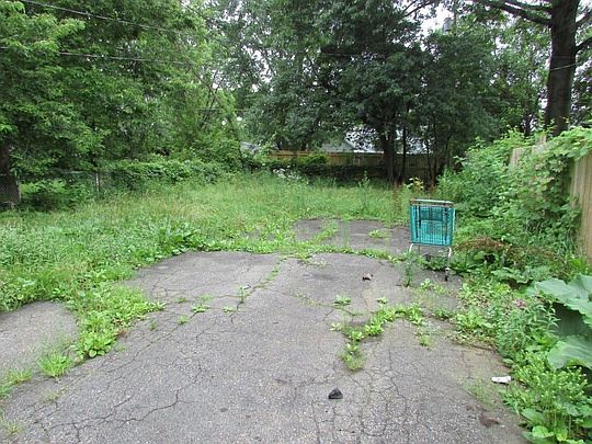 2nd image of 1921 E North Broadway St