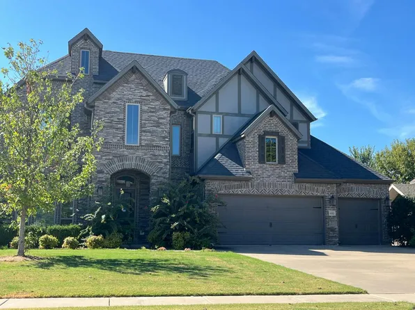 6302 S 26th St, Rogers, AR 72758
