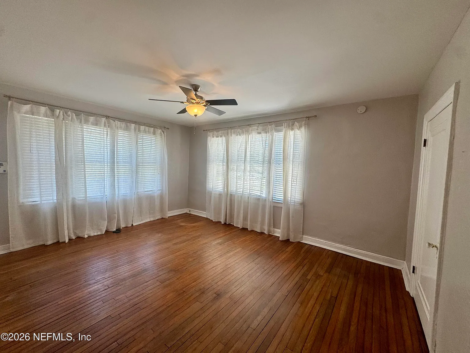 1 bed, 1.0 bath, 700 sqft, $1,200 — Photo 2