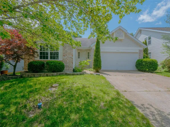16802 Hickory Crest Dr, Ballwin, MO 63011