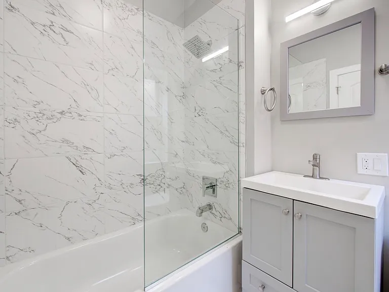 6245 S Champlain Ave #B — Photo 1