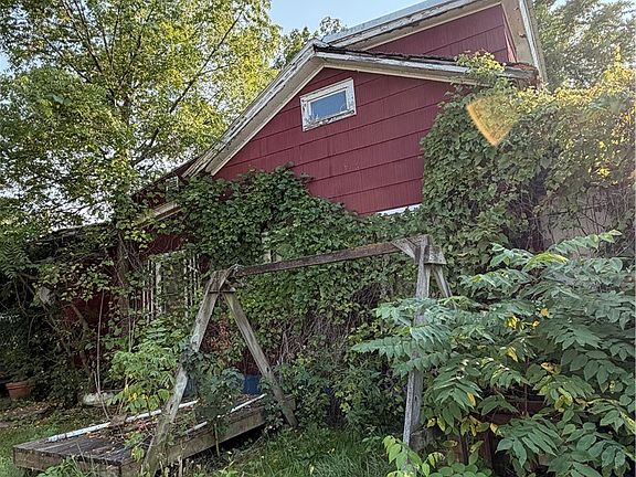 2nd image of 108 Division St